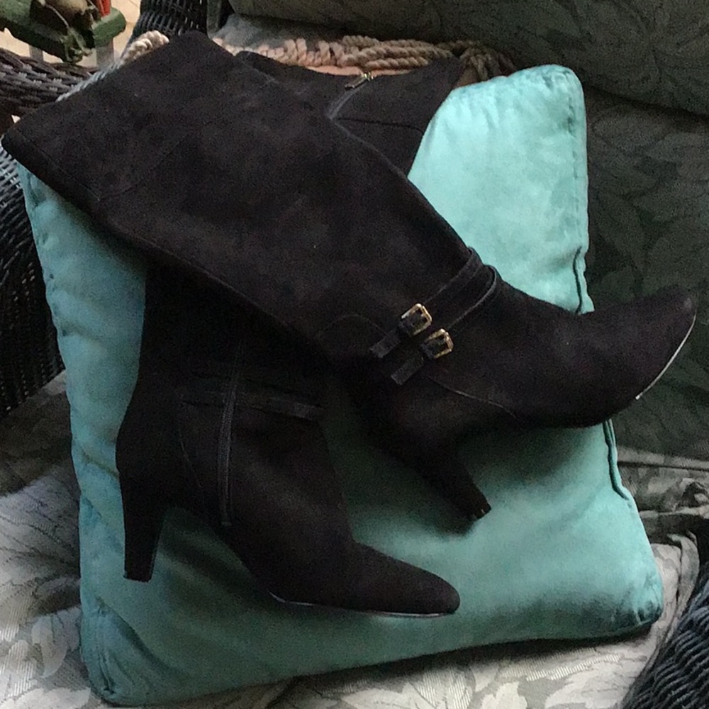 Beautiful Bandolino suede leather boots